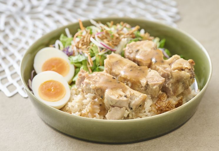 下味冷凍でカオマンガイ風! 蒸し鶏のっけご飯