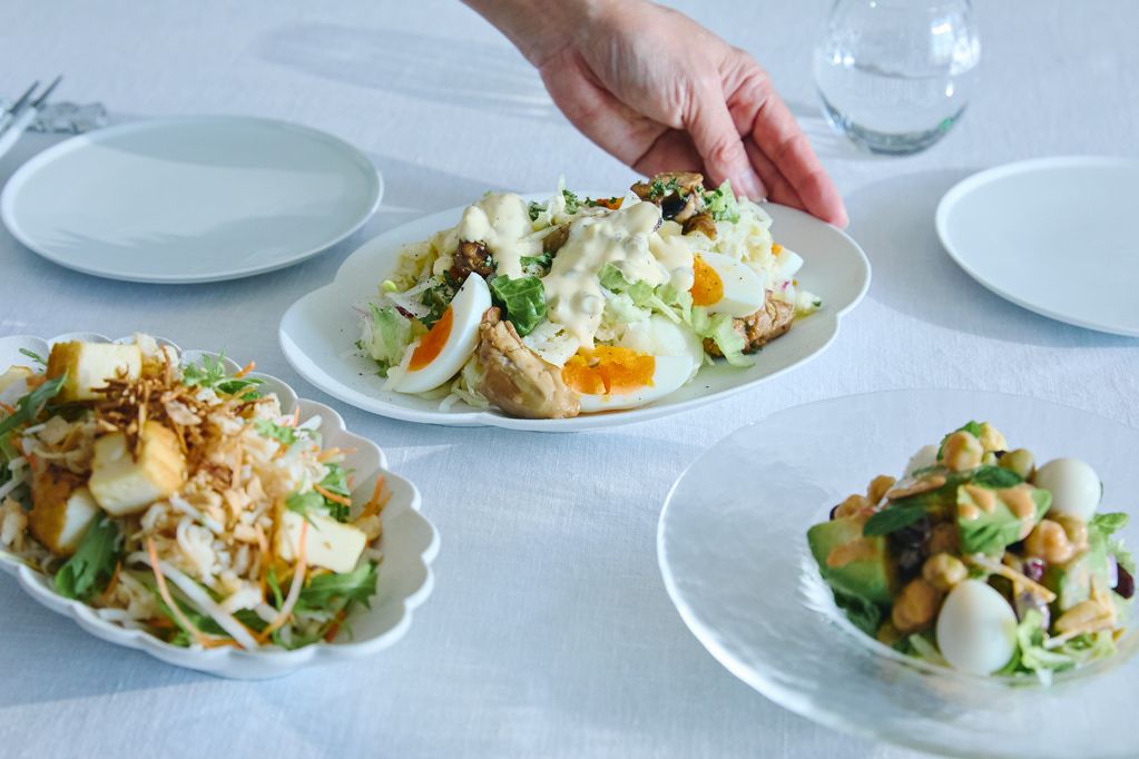 忙しい日こそ、賢く栄養補給。メインディッシュになる「“デリ風” 野菜＋たんぱく質サラダ」3選