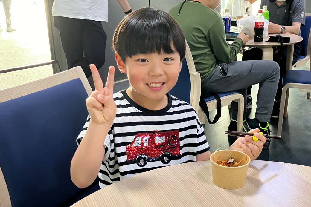 親も子も笑顔があふれた、サラダ試食会レポート