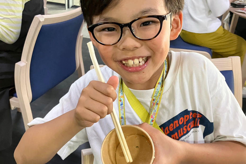 親も子も笑顔があふれた、サラダ試食会レポート