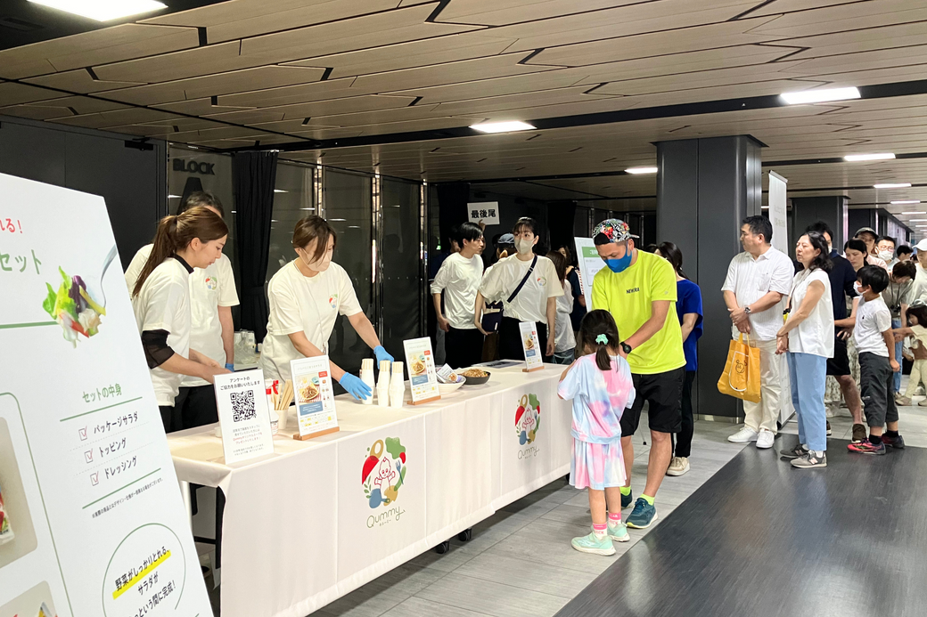 親も子も笑顔があふれた、サラダ試食会レポート