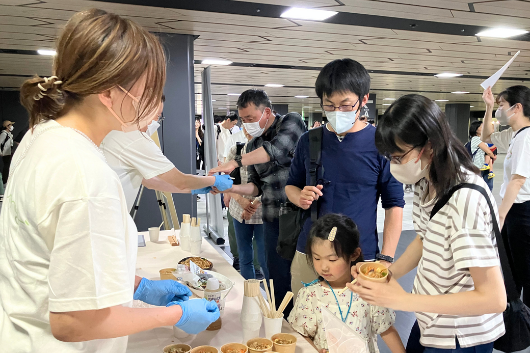 親も子も笑顔があふれた、サラダ試食会レポート