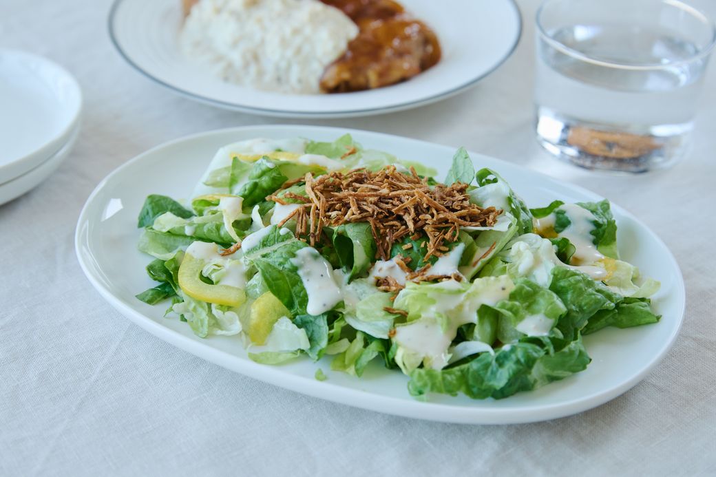 SNSで人気のワンパンおかずに合う！洗い物最小限で作れる「時短サラダ」3選