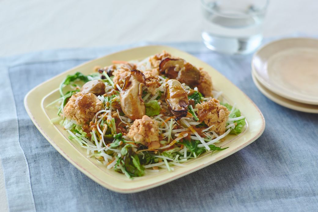 【VEGE WEEKで話題】のせるだけでごちそうに！「スモークドオイスターオイル漬」の満足レシピ3選