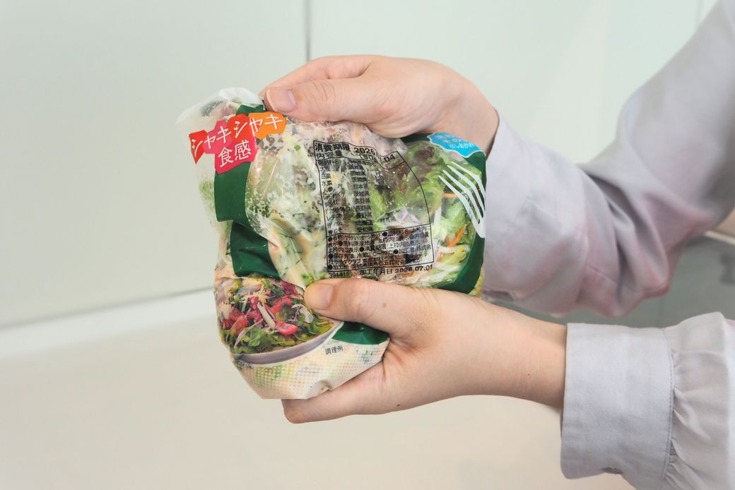 洗い物ゼロ！袋で振るだけ「フリフリサラダ」