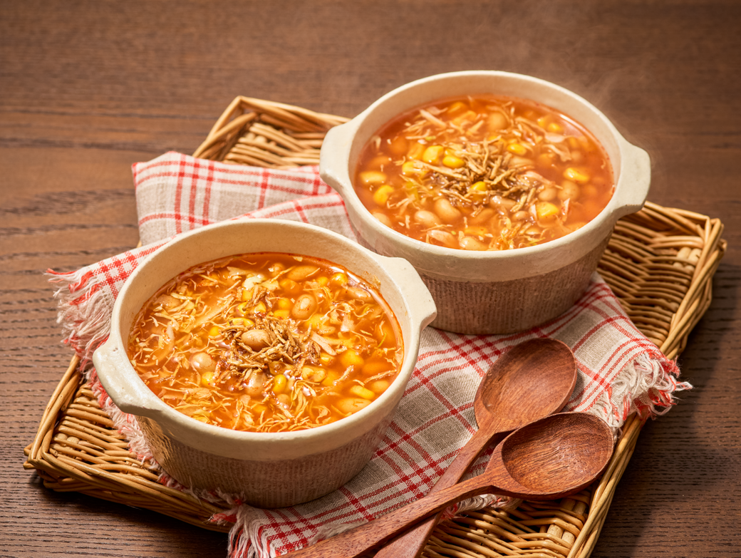 温かいスープをかけて夜食に！キャベツと大豆のスープサラダ