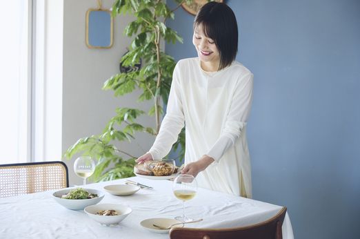 スタイリスト菅野有希子さんおうち時間を楽しむ食卓【Qummyで5,000円以上ショッピングしてみた】