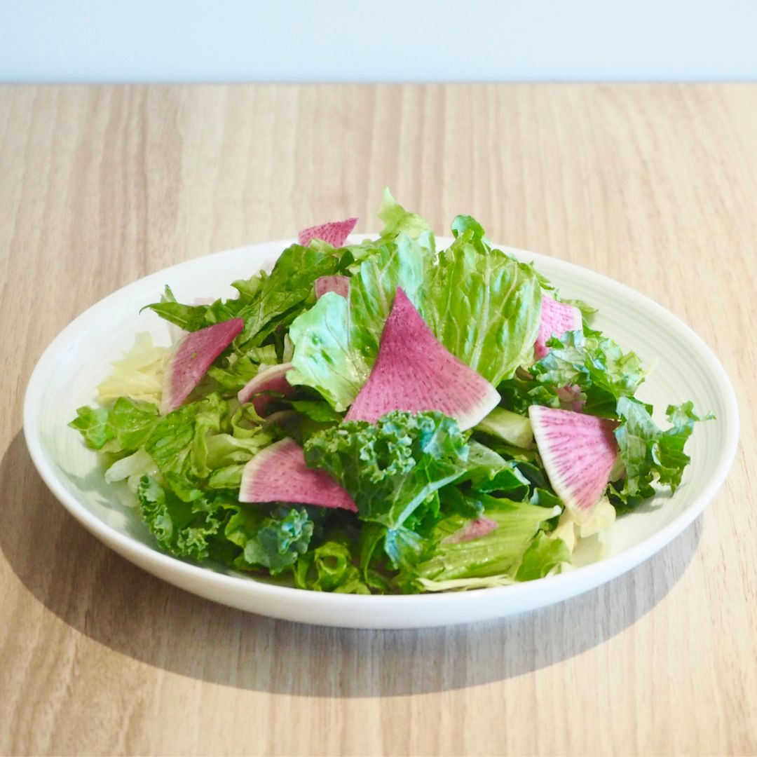 期間限定】旬を味わうサラダ紅芯大根やケール 82g｜サラダクラブ