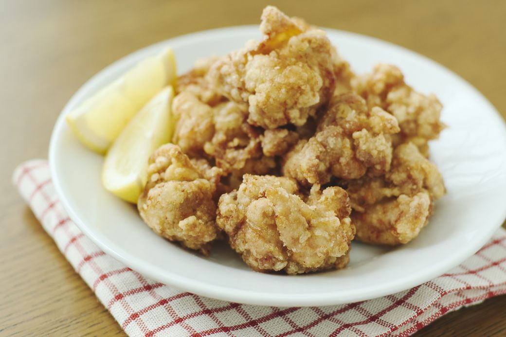 「唐揚げに合うサラダレシピ」3選|食卓をアップデート!時短で彩る付け合わせサラダ
