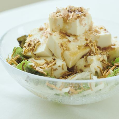 食感が楽しいヘルシー豆腐サラダ