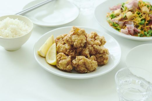 「唐揚げに合うサラダレシピ」3選｜食卓をアップデート！時短で彩る付け合わせサラダ
