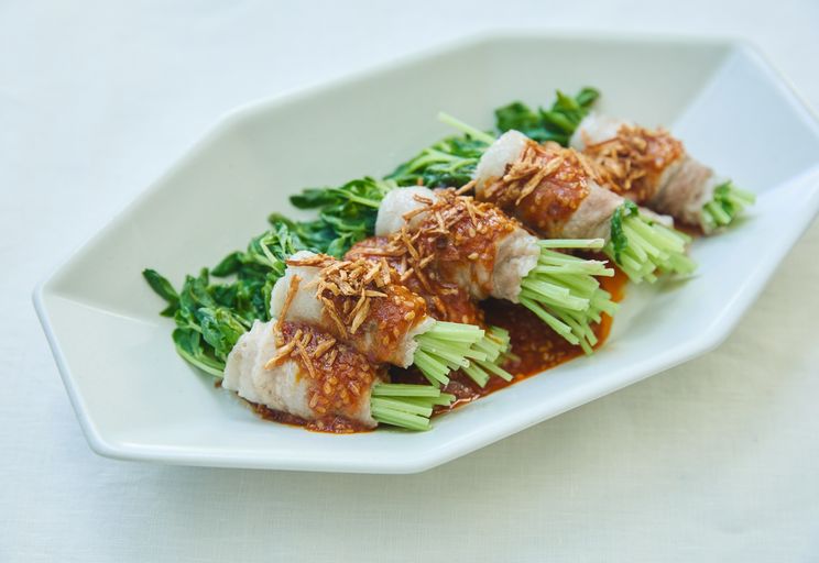 豆苗肉巻きのパプリカソースがけ