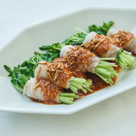 豆苗肉巻きのパプリカソースがけ