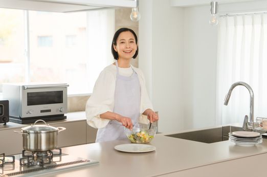 「ちゃんと食べてる？」が伝わる仕送り。AYUMIさんが選ぶ、お子さまに贈る新生活サラダギフト