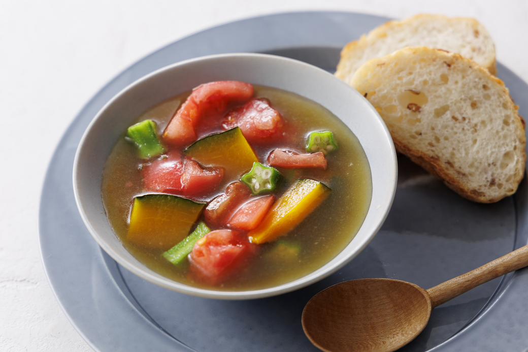 「冷凍トマトと夏野菜のスープ」