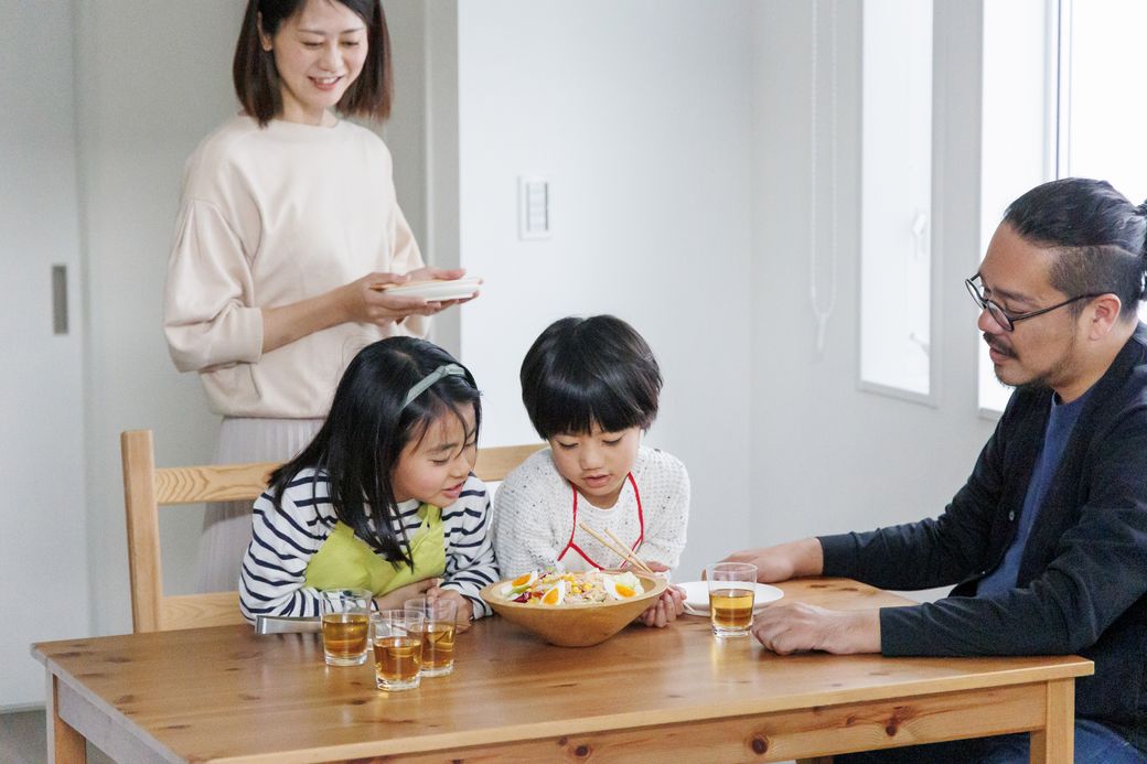 子どもが笑顔だと親もうれしい! 家族で楽しむ『カスタマイズサラダ』